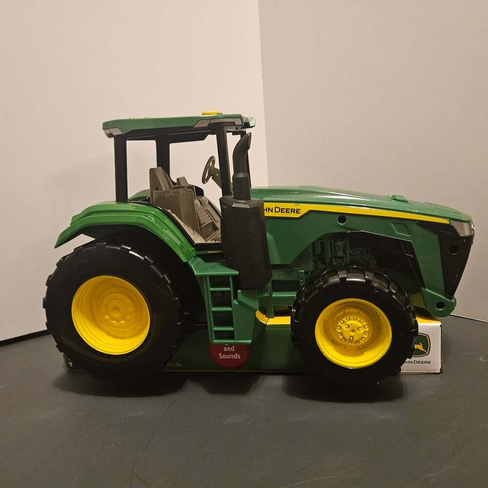 Tomy John Deere Tractor With Lights And Sounds